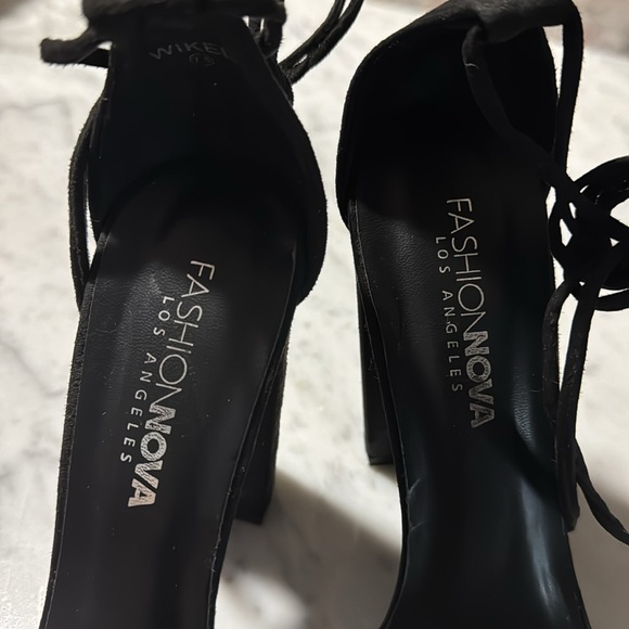 Elevate your style with these stunning Fashion Nova black heels Sized at 7.5 - Picture 2 of 5